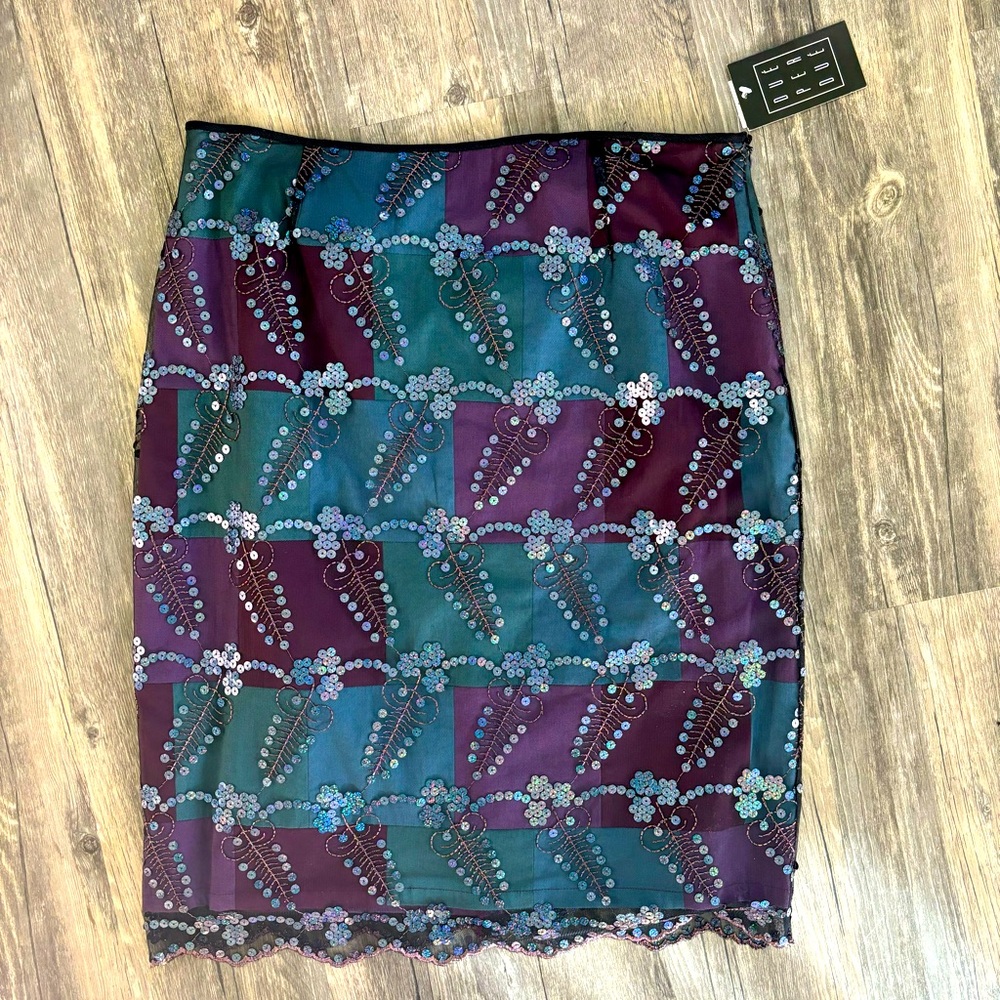 MIDI Skirt with sheer overlay sequins design.